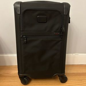 Tumi Alpha 2 International 4-Wheeled Expandable Carry-On